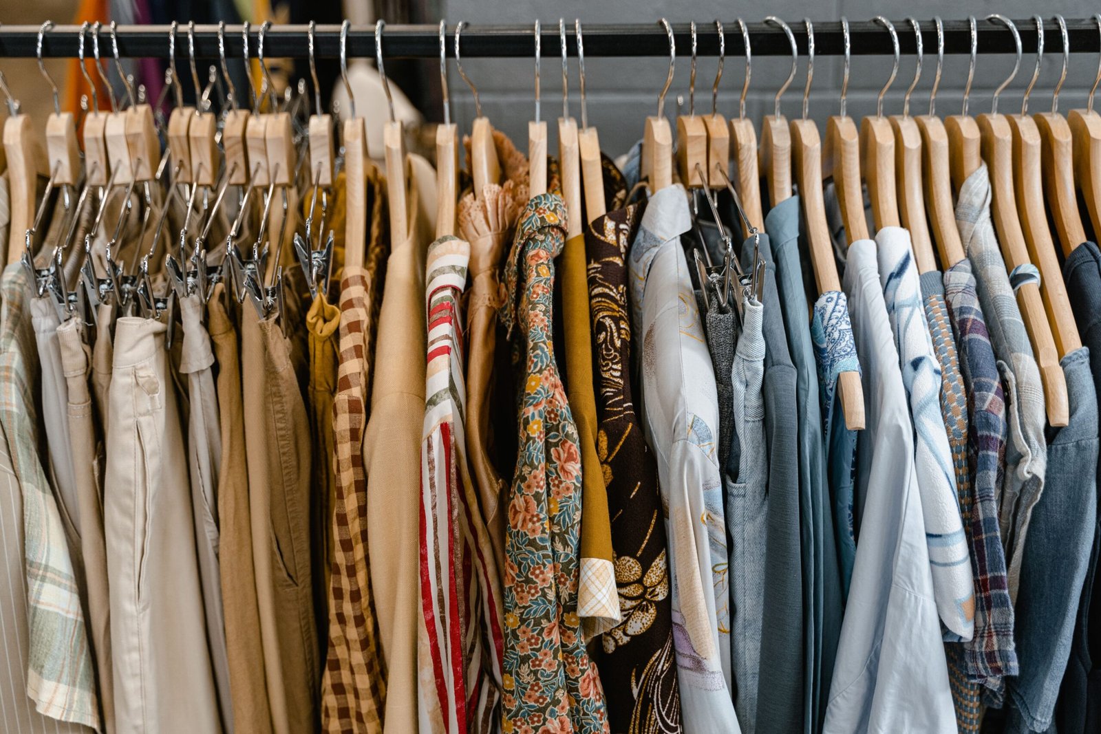 Tweedehands baby- en kinderkleding op een kinderkledingbeurs
